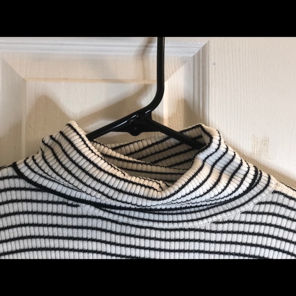 H&M striped turtle neck sweater - Picture 3 of 6